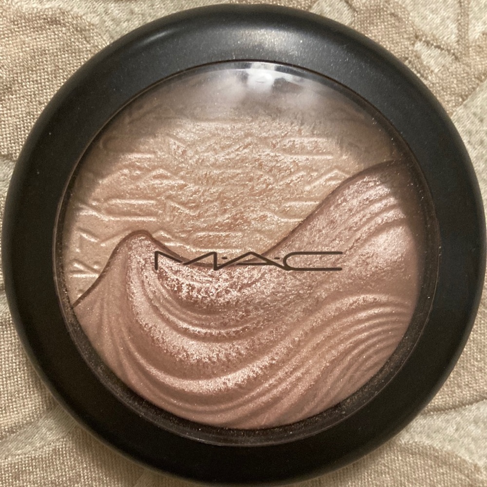 MAC Cosmetics Extra Dimension Mineralize Skinfinish Definitely Defined Powder